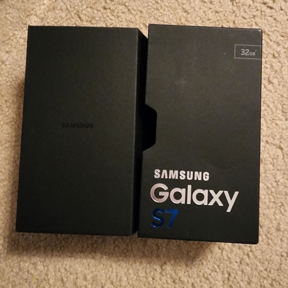 Samsung Galaxy S7 Box and Accessories